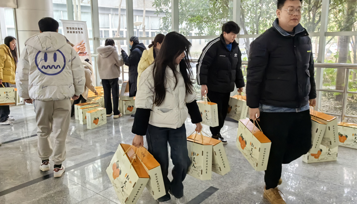 愛心助力！公司助重病果農(nóng)渡難關(guān)！
